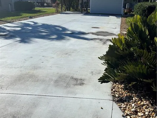 10002 Parkwood DR, FORT MYERS, FL 33905