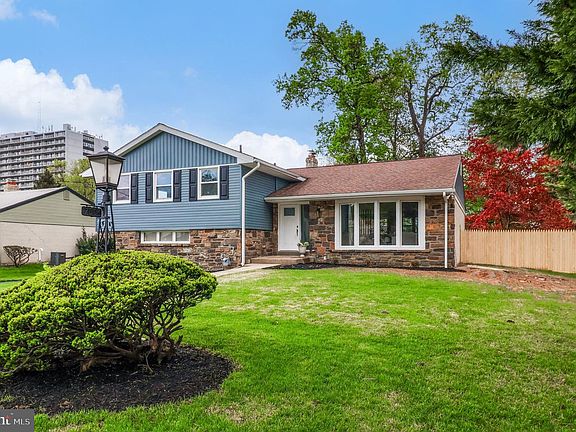 2nd image of 7804 Louise Ln