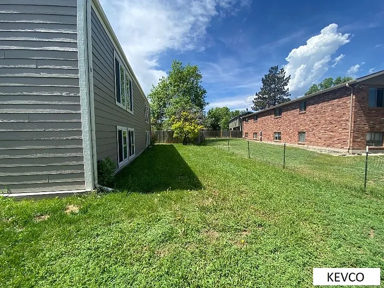 1907 Pecan St — Photo 11