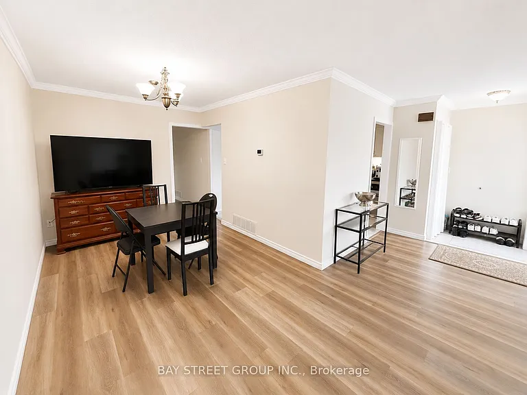 137 Bonham Blvd — Photo 5