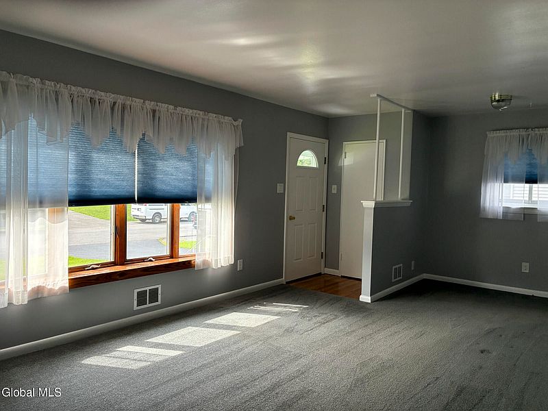 4th image of 21 Huckleberry Lane