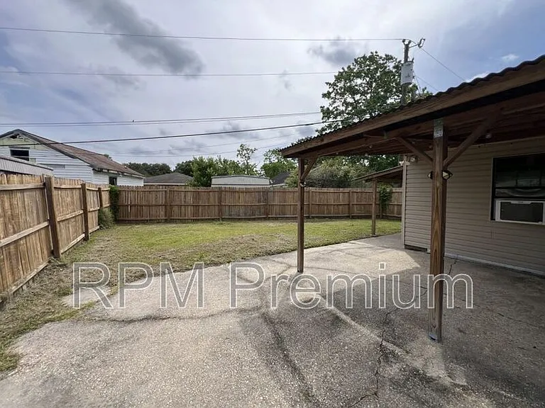 8725 Fairoaks St — Photo 40