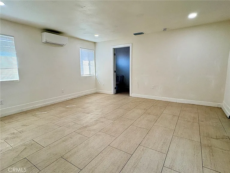 296 N Allen St — Photo 17