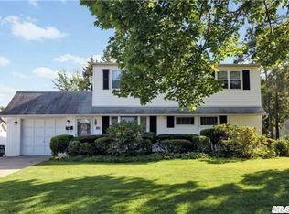 155 Kingfisher Rd, Levittown, NY 11756