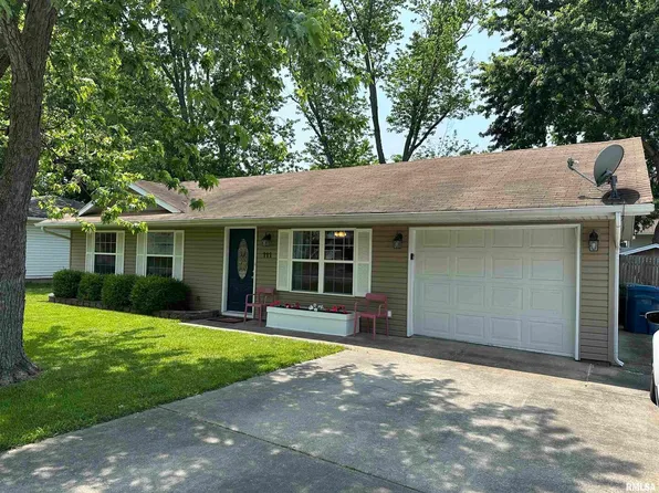 111 Stable Dr, Carterville, IL 62918