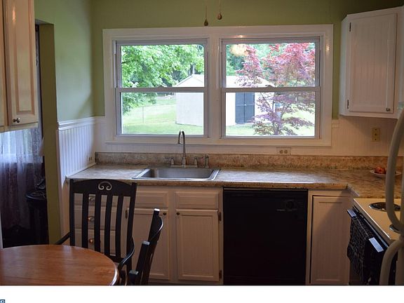 4th image of 50 N Avon Dr