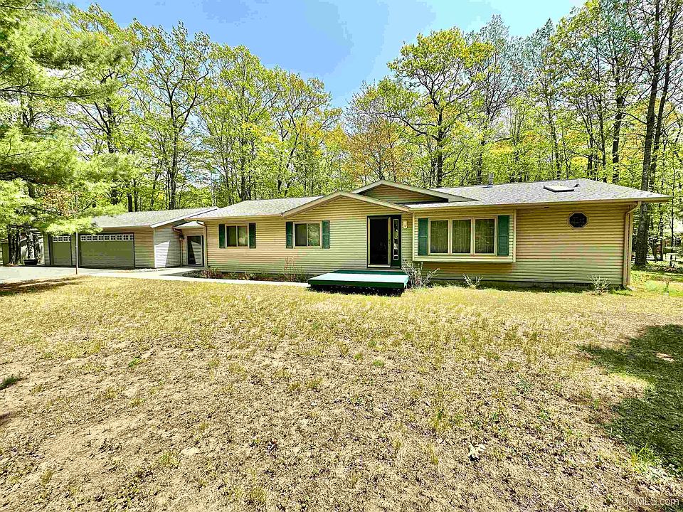 13 Royal Oak Dr, Gladstone, MI 49837 Zillow