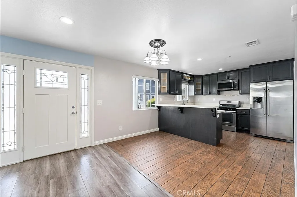 4 bed, 1856 sqft, $6,000 — Photo 3