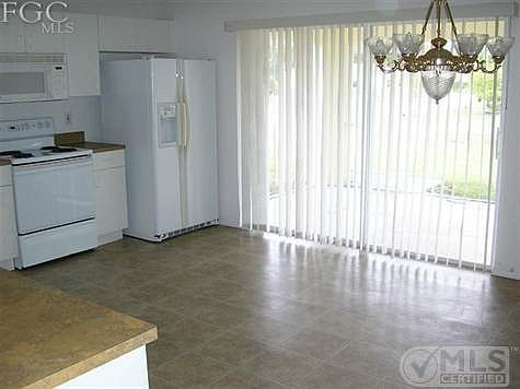 Large Light and bright Kitchen with lots of Counter space