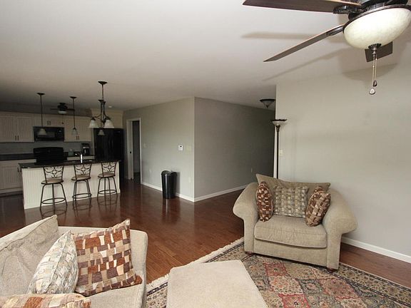 5th image of 525 Lake Dr