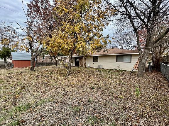 4th image of 806 11th St