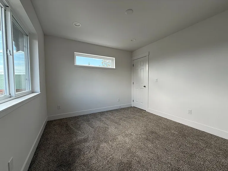 912 Alabama St — Photo 17