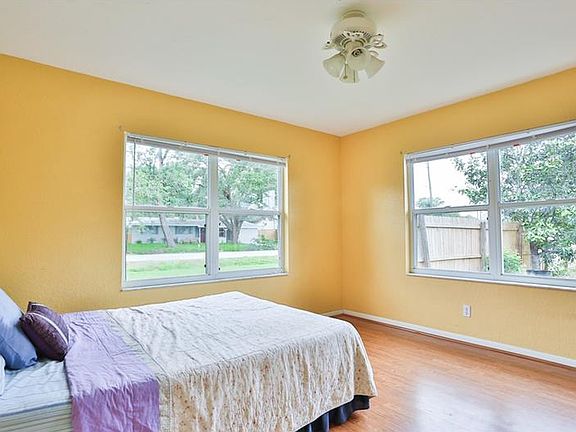 4th image of 3019 Baldwin Ave