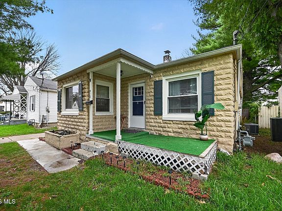 4th image of 918 Moran Ave