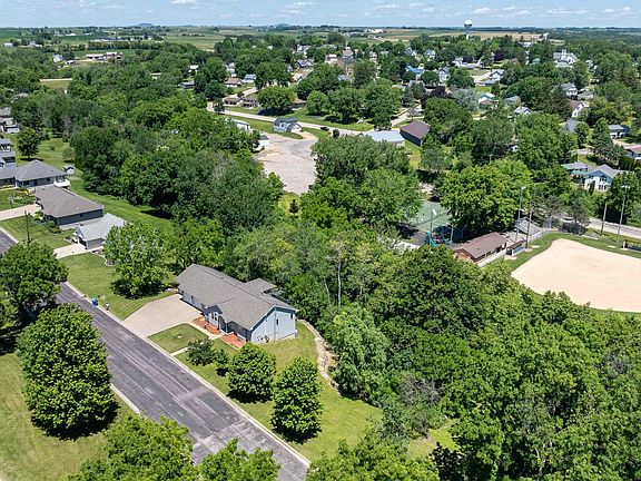 5th image of 398 Creek Dr