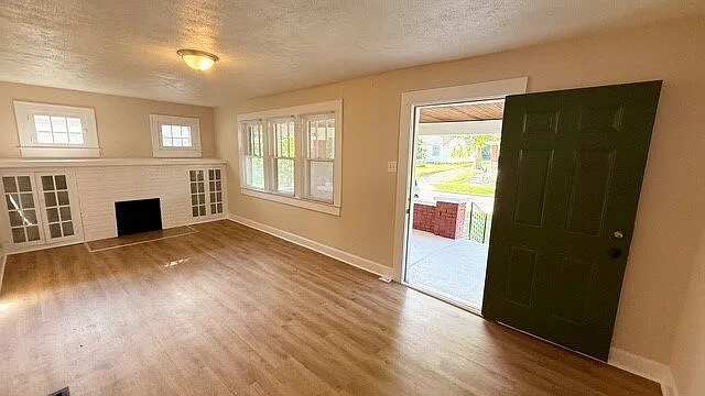2 bed, 1.0 bath, 912 sqft, $1,225 — Photo 4
