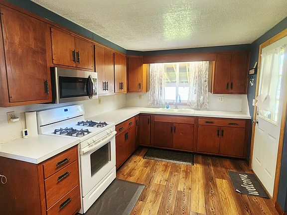 4th image of 615 E Logan Ave
