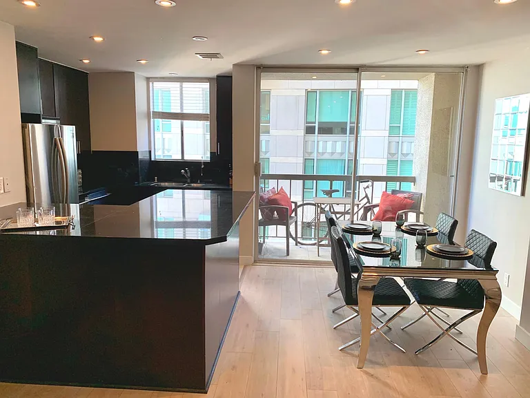 10747 Wilshire Blvd #706 — Photo 3