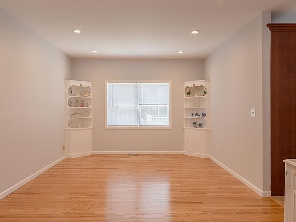 5th image of 27 Pine St