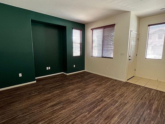 3rd image of 1661 W Green Thicket Way