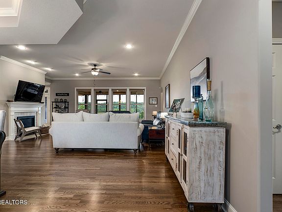4th image of 156 Millstone Ln