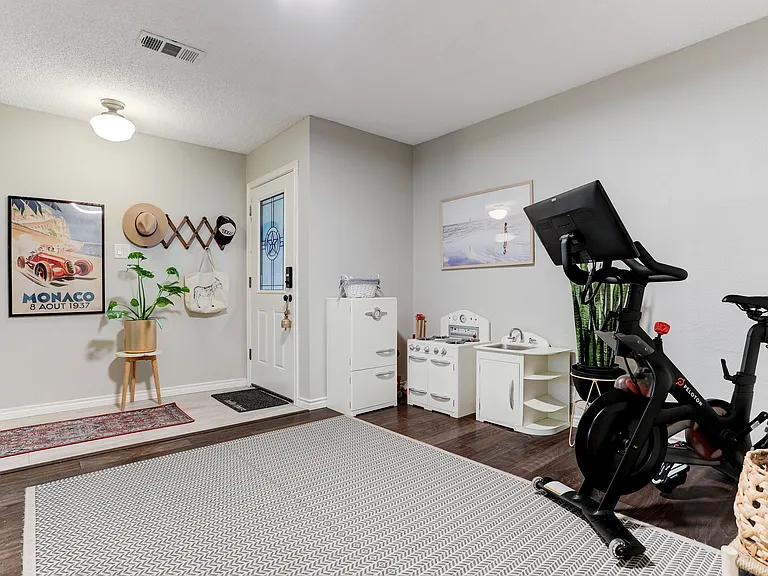 1034 Montour Dr — Photo 2