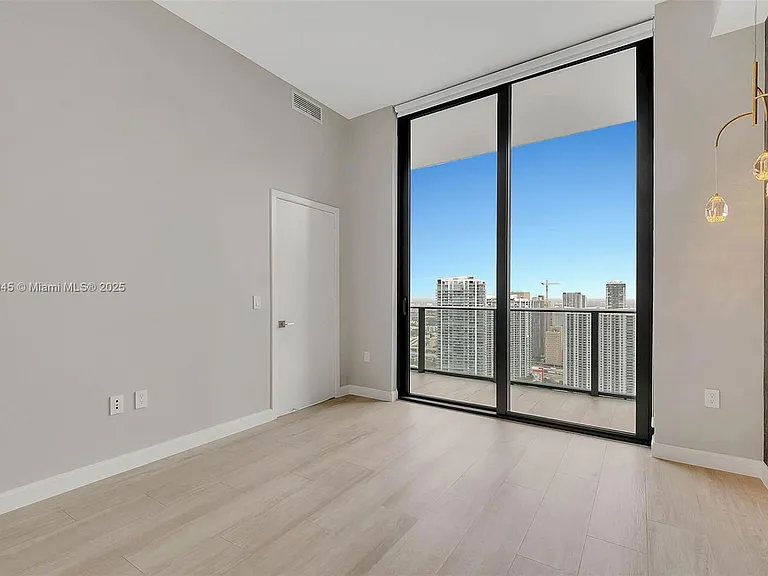45 SW 9th St #4509 — Photo 8