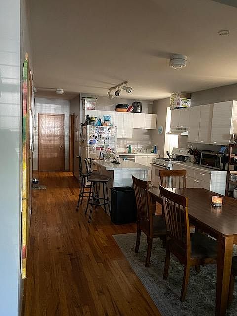 1st image of 1713 N Hermitage Ave APT G