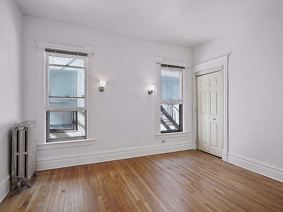2nd image of 806 6th St SE #1