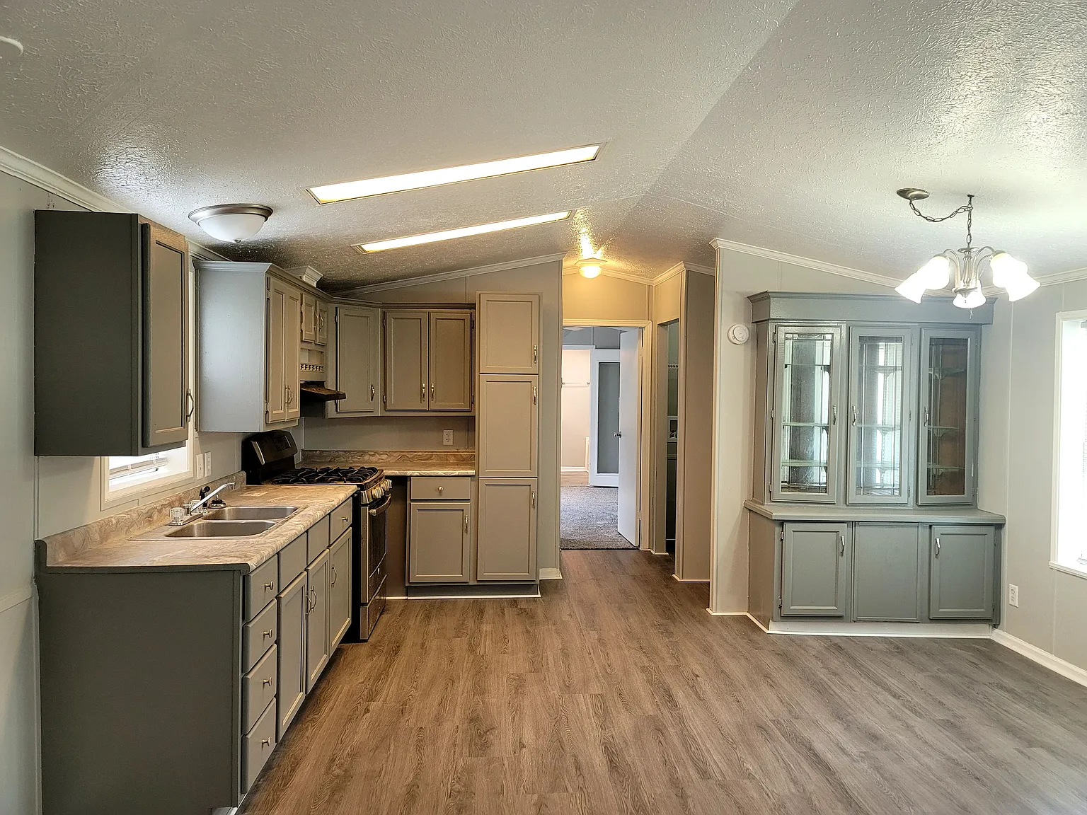 3 bed, 1216 sqft, $975 — Photo 1