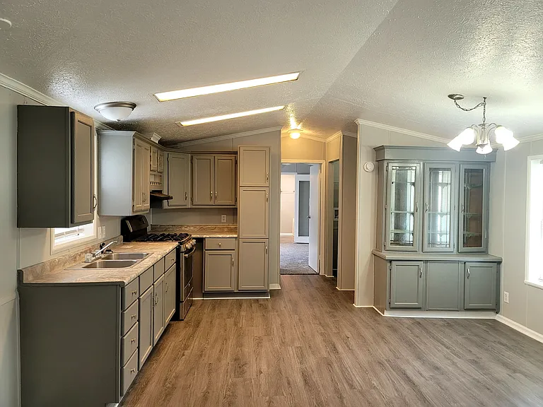 211 E 1st St #35 — Photo 1
