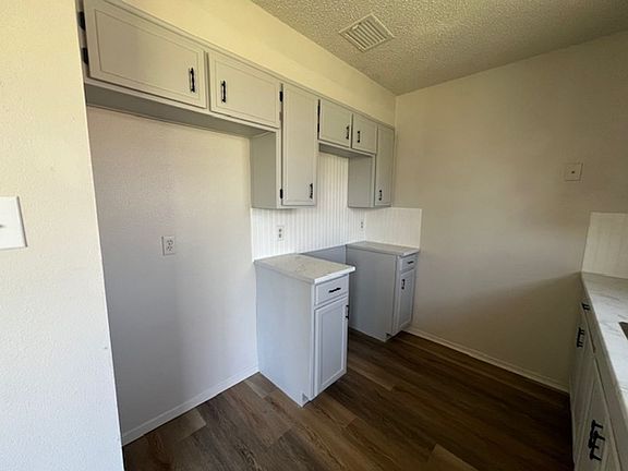 4th image of 1625 Covey Ln