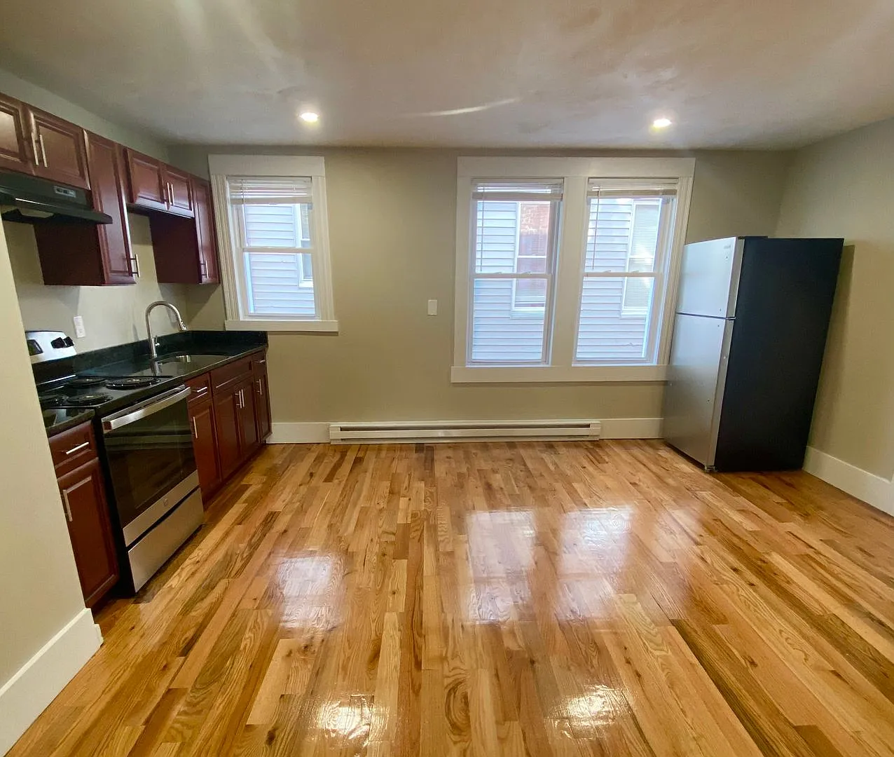 SALEM 3-Bed, 1-Bath — Photo 1