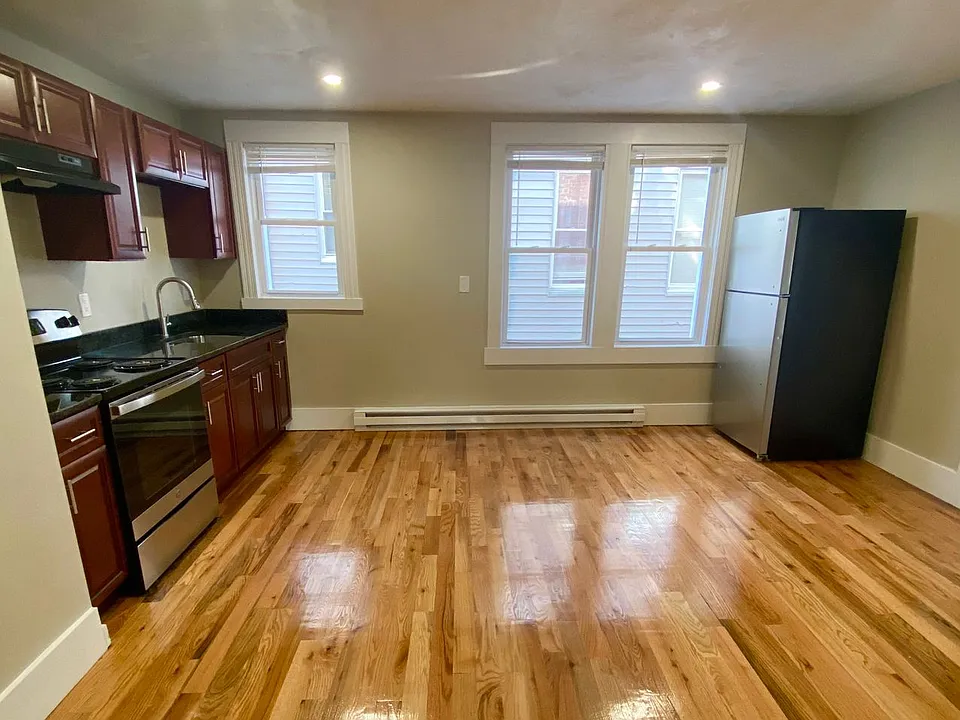 39 Salem St #1