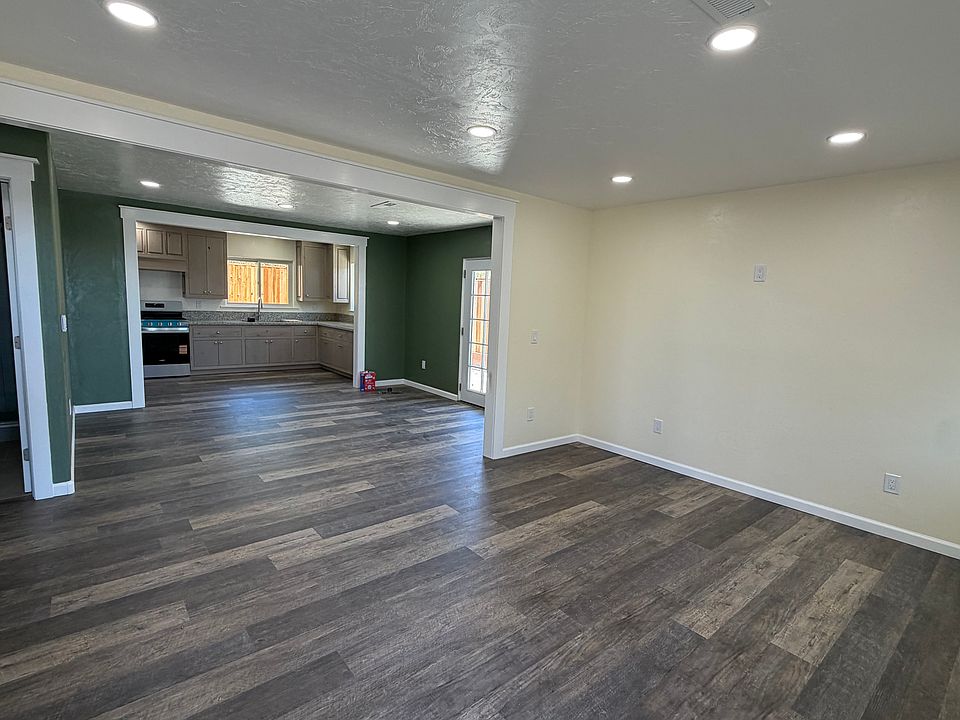 1st image of 10 Heiner Rd