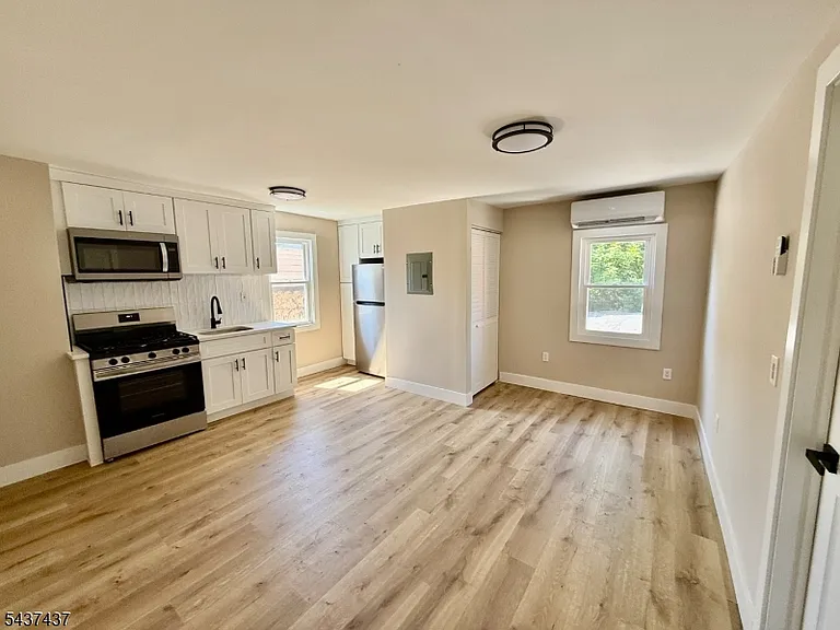 196 Spring St #3 — Photo 3