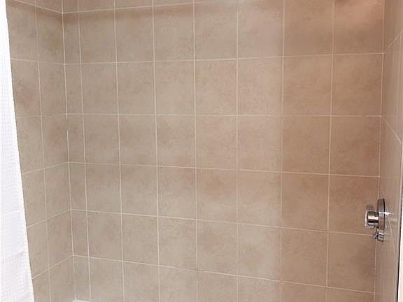 4th image of 125 Van Zandt Ave APT 310