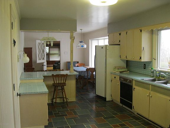 2nd image of 29 Windy Hill Ln