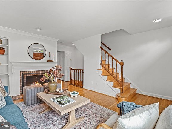 4th image of 1227 Michigan Ct