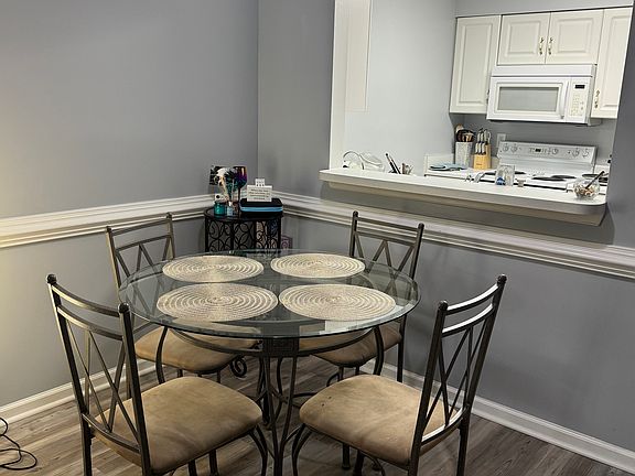 2nd image of 105 Queens Cres