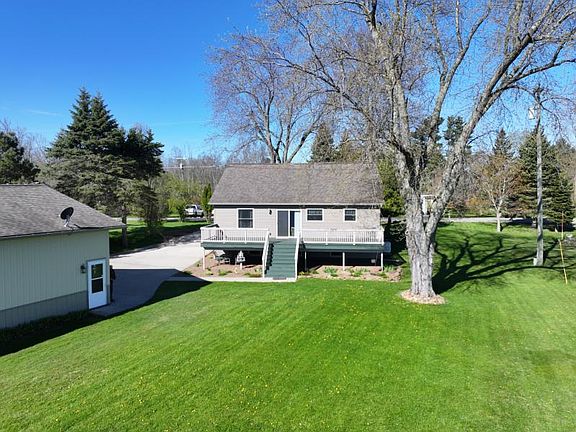 2nd image of 1042 N Lakeshore Rd