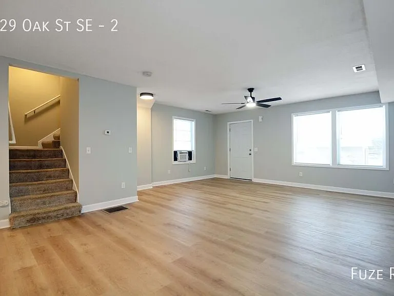 629 Oak St SE #2 — Photo 8