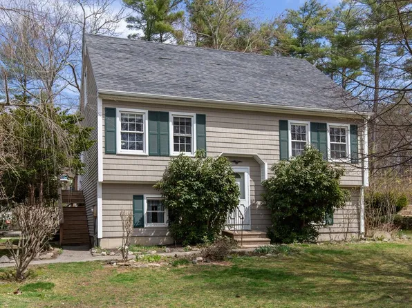 18 Stone Post Circle, Raymond, NH 03077