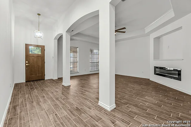 3 bed, 2.5 bath, 2391 sqft, $3,800 — Photo 4
