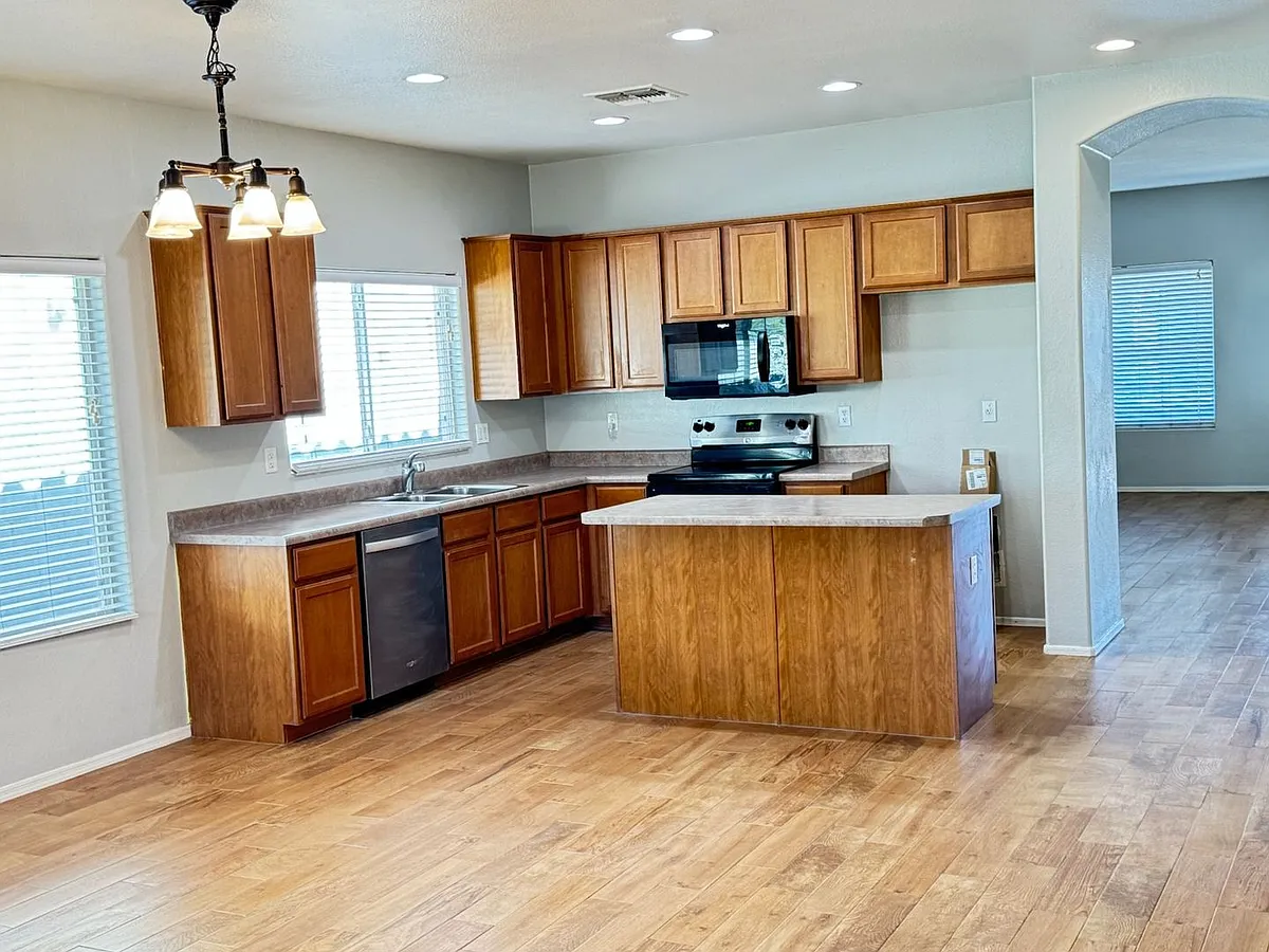 Building Photo - 4424 E Peach Tree Dr