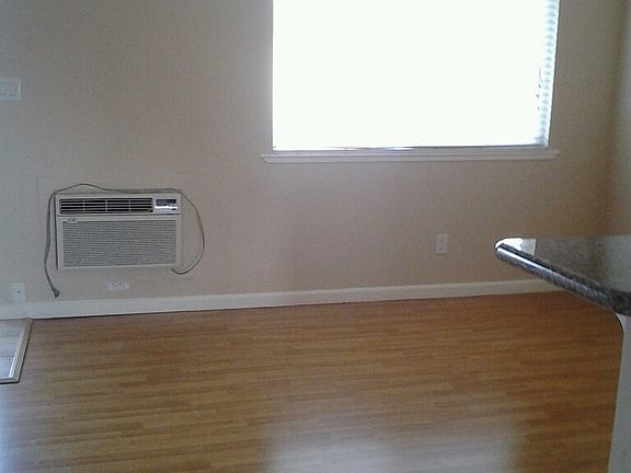 5th image of 1017 H St APT 17