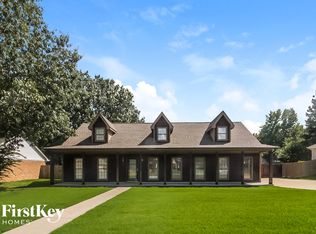 425 Old Oak Ln, Collierville, TN 38017