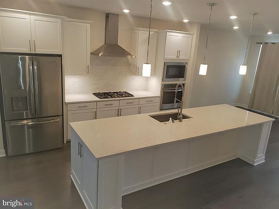3rd image of 13236 Lake Woodland Way Unit 5H