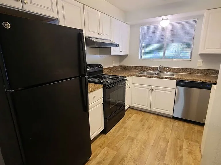 1201-1211 S Vermont Ave — Photo 6
