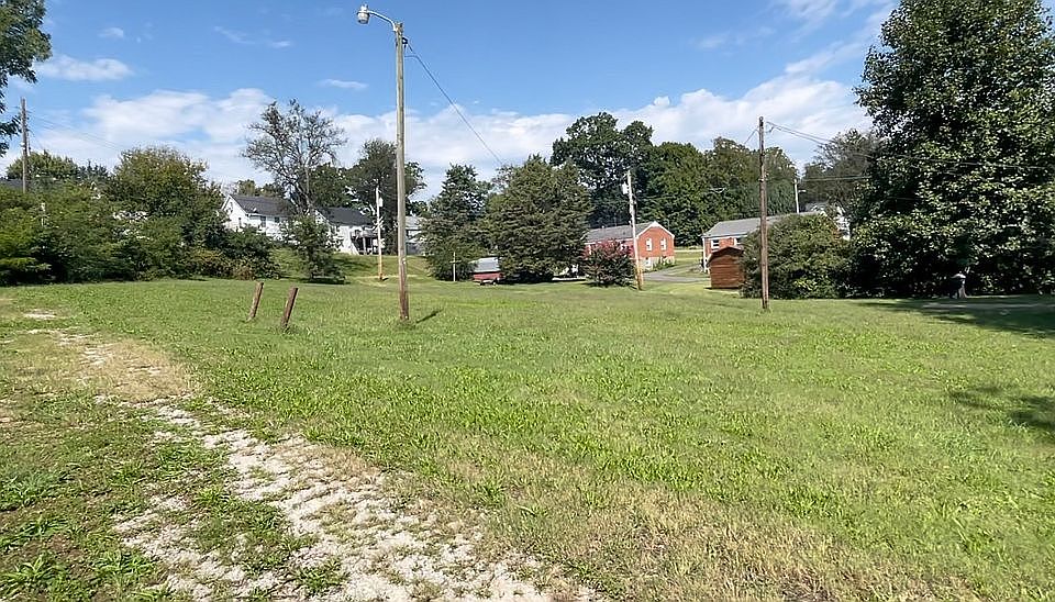 2nd image of 1812 Cherokee Dr #3-7